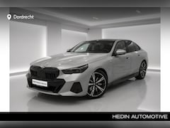 BMW 5-serie - 530e | M-Sport Pro | Iconic Glow | El. Trekhaak | 20'' LM | Bowers & Wilkins | Shadow Line
