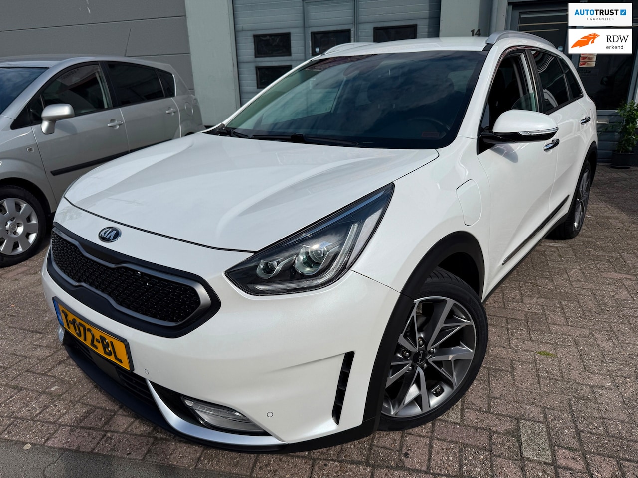Kia Niro - 1.6 GDi HYBRID EXECUTIVE LINE ACC-LANE ASSIST JBL LEDER APPLE 18 - AutoWereld.nl