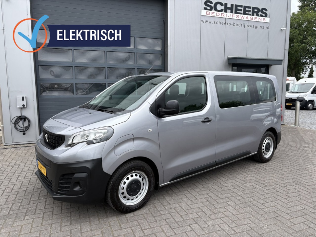 Peugeot e-Expert - 50 kWh 9-persoons | airco | carplay | excl. BTW - AutoWereld.nl