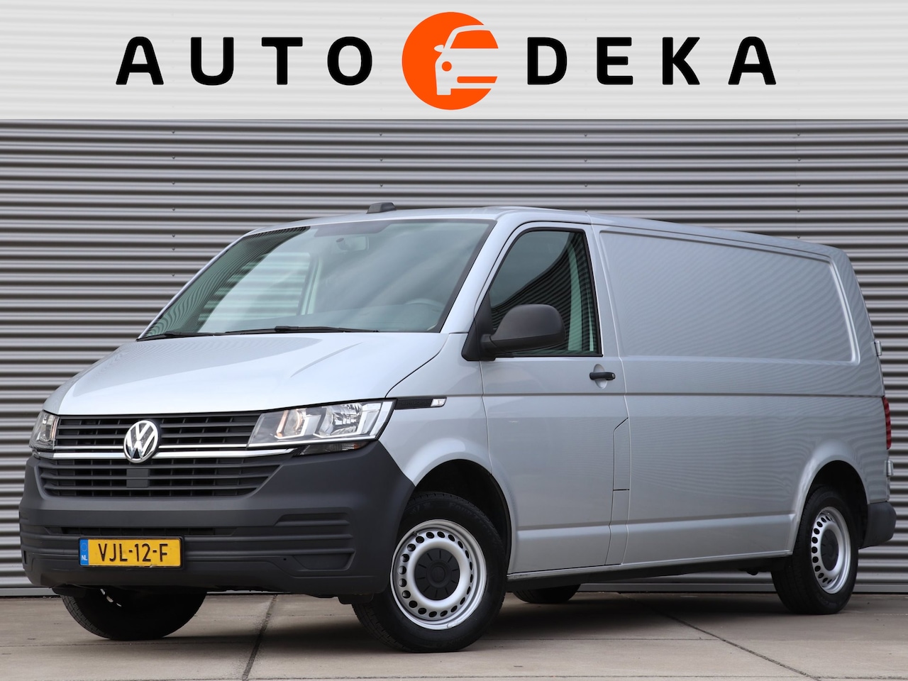 Volkswagen Transporter - 2.0 TDI L2H1 28 Economy Business *Trekhaak*Parkeersens.* - AutoWereld.nl
