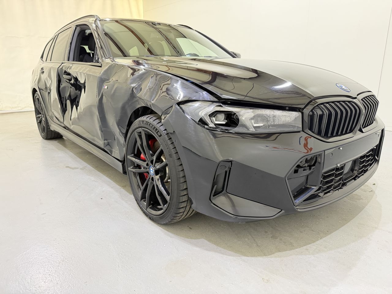 BMW 3-serie Touring - 330e xDrive M Sport PHEV - AutoWereld.nl