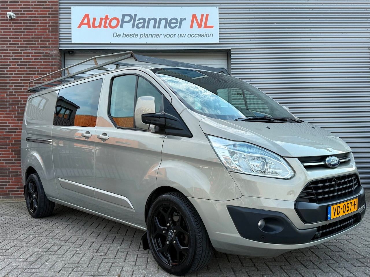 Ford Transit Custom - 290 2.2 TDCI L2H1 Limited DC 290 2.2 TDCI L2H1 Limited DC! Camera! - AutoWereld.nl