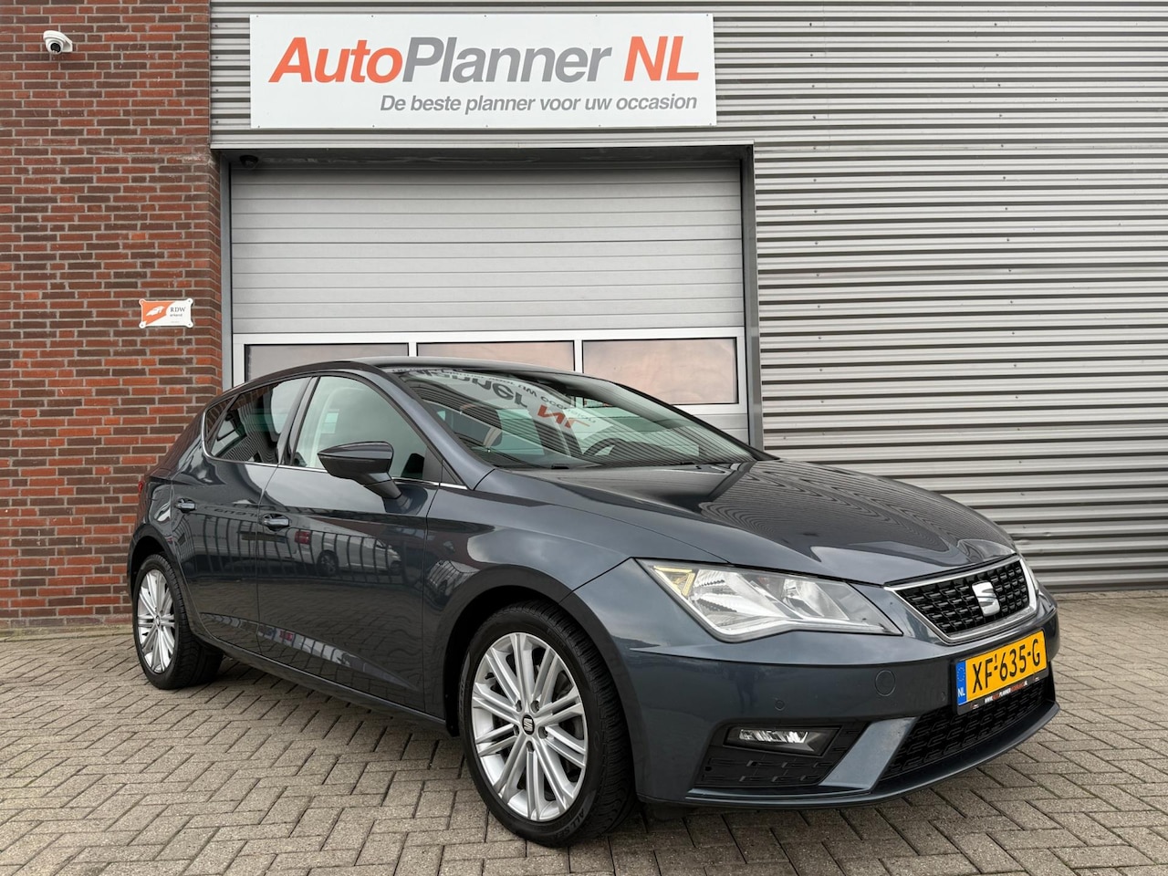 SEAT Leon - 1.6 TDI Xcellence Business Intense! Keyless! Navi! - AutoWereld.nl