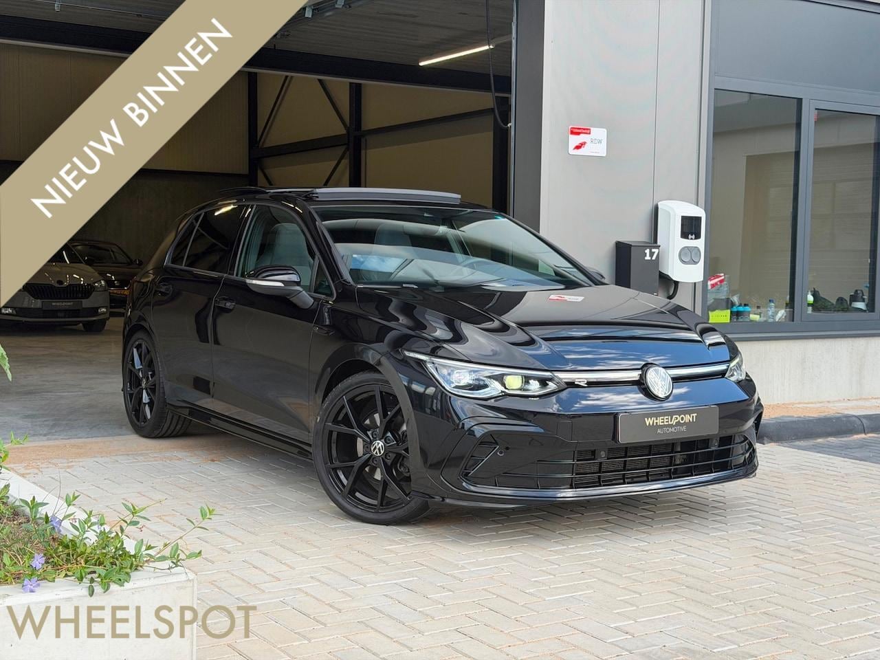Volkswagen Golf - 1.5 eTSI R-Line|Pano|H/K|IQ|Keyless|BOMVOL - AutoWereld.nl