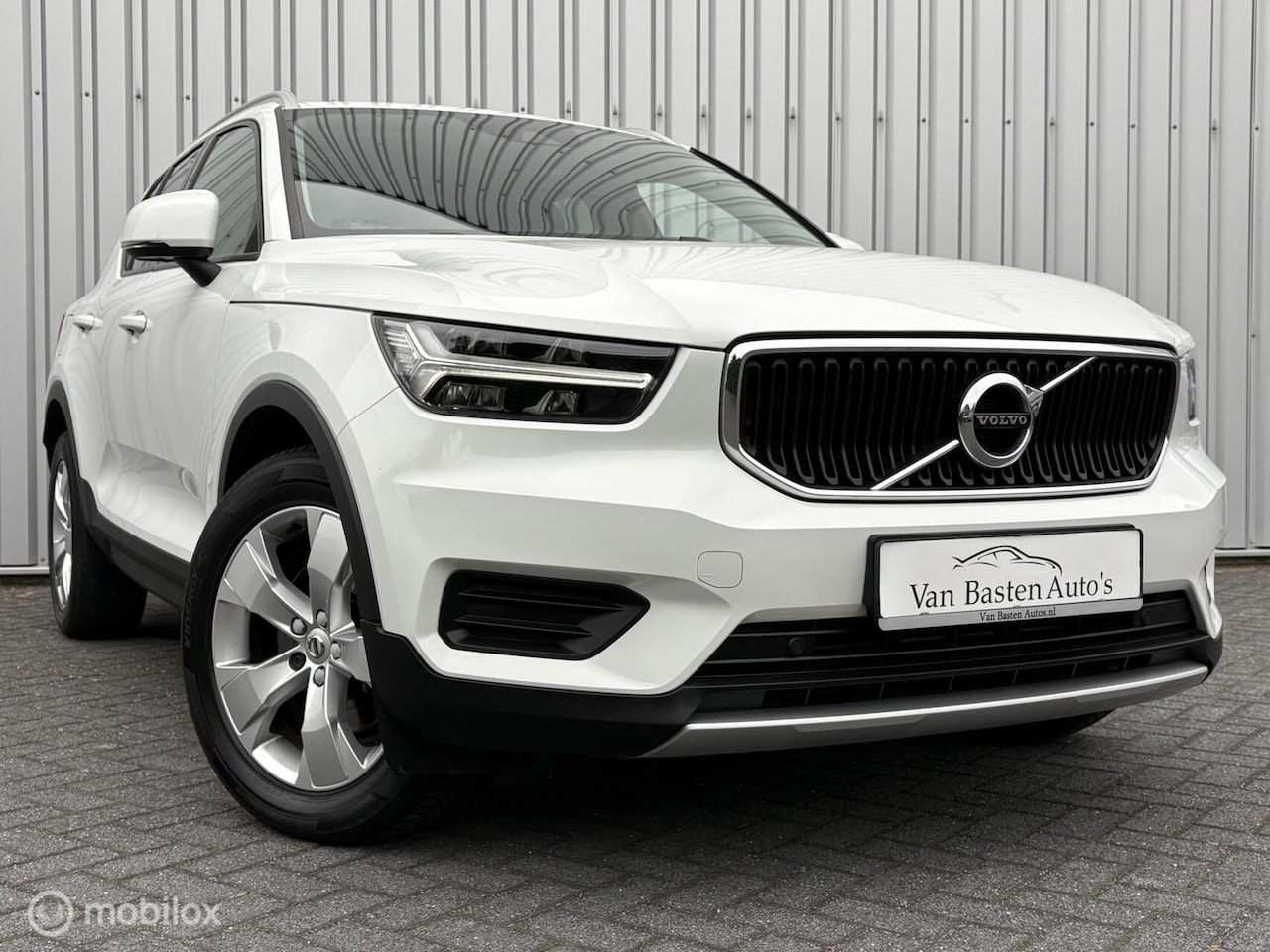 Volvo XC40 - 2.0 T4 AWD Momentum Pro | Aut | BLIS | Leder | 19 | Memory | Harman/Kardon | Volledige dea - AutoWereld.nl