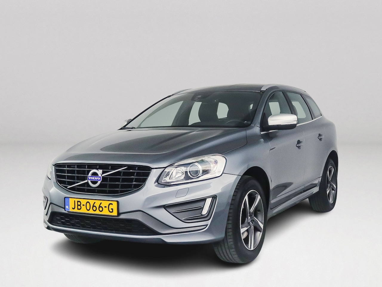 Volvo XC60 - T5 FWD R-Design | Park assist | Stoelverwarming | Elektrische stoelen | Cruise control - AutoWereld.nl