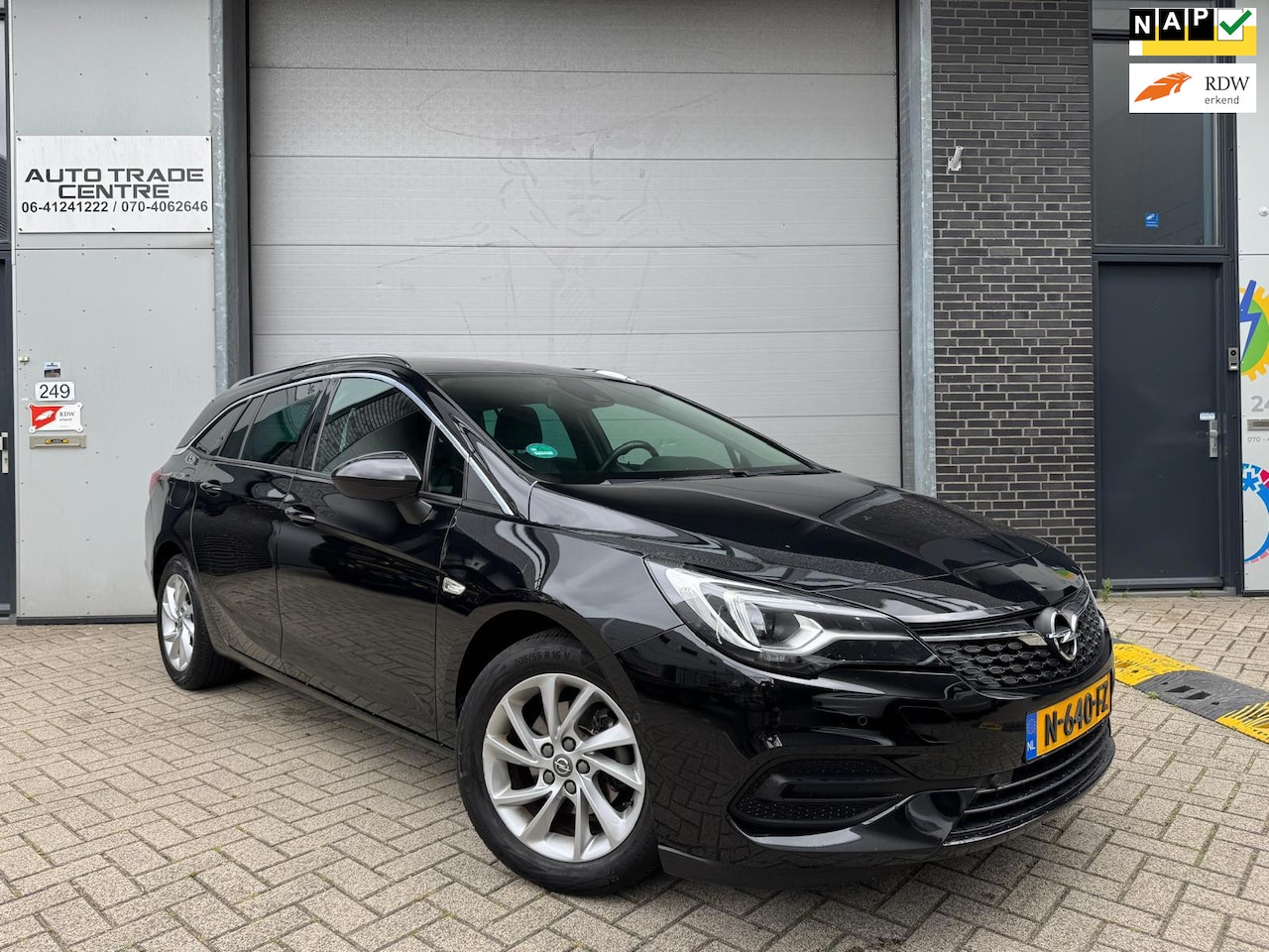 Opel Astra Sports Tourer - 1.2 Business Elegance [Virtual | Stoel&stuur VW | Keyless | Achteruitrijcamera | Dodehoek - AutoWereld.nl