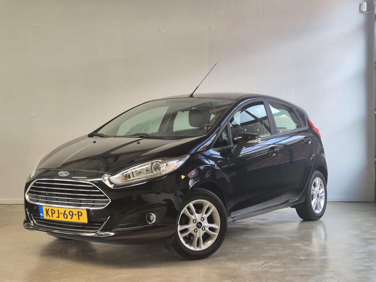 Ford Fiesta - 1.25 / Nieuwe DB riem / Parkeersensoren / Stoelverwarming - AutoWereld.nl