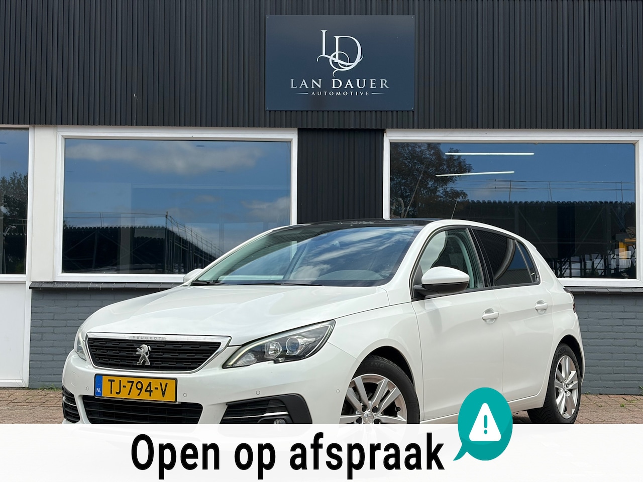 Peugeot 308 - 1.2 PureTech Blue Lease Executive / Pano / Parelmoerwit - AutoWereld.nl
