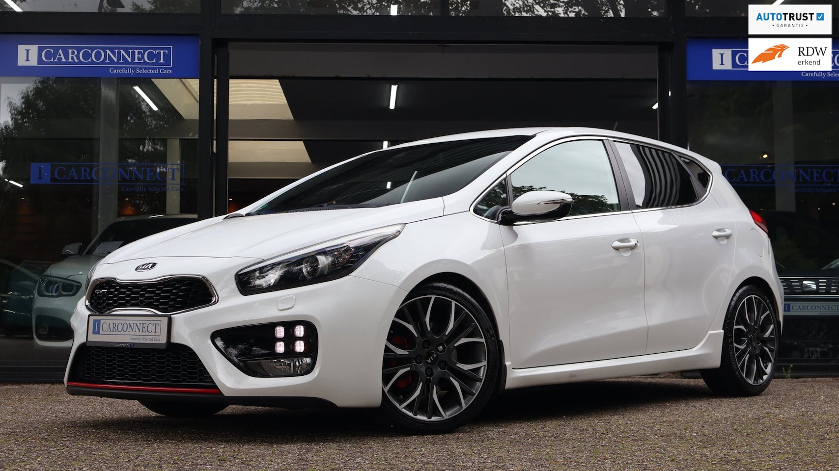 Kia Cee'd - 1.6 GT 204pk|Vol!|PDC|Cruise|Clima|Keyless|Camera|Navi|Kuipstoelen - AutoWereld.nl