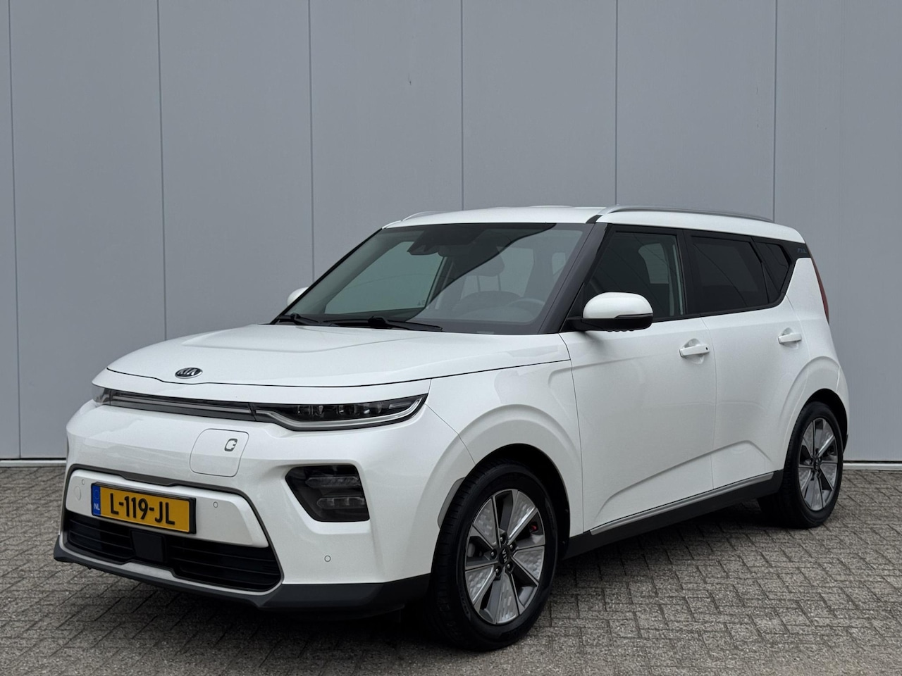 Kia e-Soul - DynamicPlusLine 64 kWh | Stoel- Stuurverwarming | Achteruitrijcamera | Adaptieve Cruise Co - AutoWereld.nl