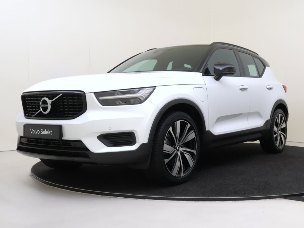 Volvo XC40 - T5 Recharge RDesign | Stoel- & Stuurverwarming | Trekhaak - AutoWereld.nl