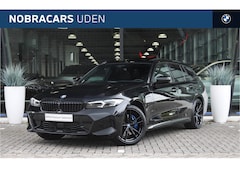 BMW 3-serie Touring - 330e M Sport Automaat / Panoramadak / Trekhaak / Sportstoelen / M Adaptief onderstel / Com