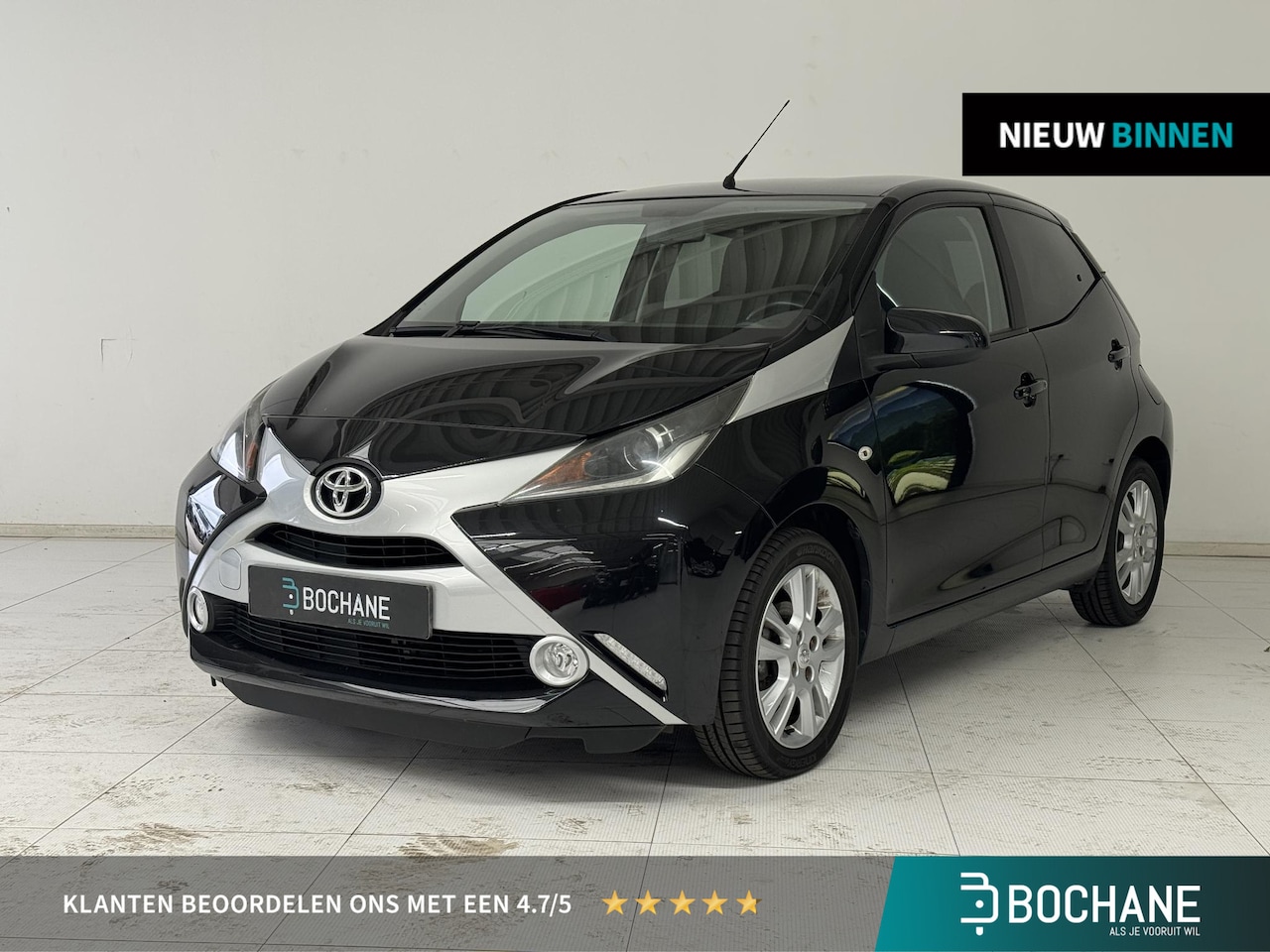 Toyota Aygo - 1.0 VVT-i x-joy | Navigatie | Camera | Lichtmetalen Velgen 15" | Climate Control | - AutoWereld.nl