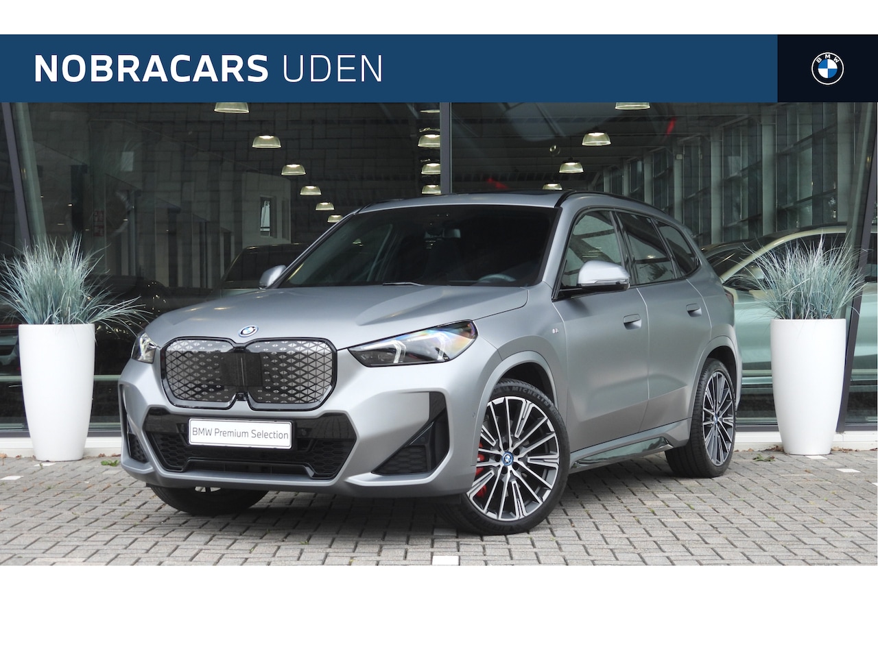 BMW iX1 - eDrive20 M Sport / Panoramadak / Trekhaak / Head-Up / M Adaptief onderstel / Comfort Acces - AutoWereld.nl