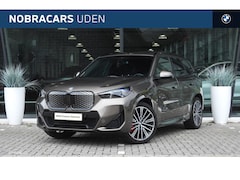 BMW iX1 - eDrive20 M Sport / Panoramadak / Sportstoelen / Comfort Access / Head-Up / Harman-Kardon /