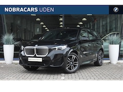 BMW iX1 - eDrive20 M Sport / Panoramadak / Sportstoelen / M Adaptief onderstel / Achteruitrijcamera