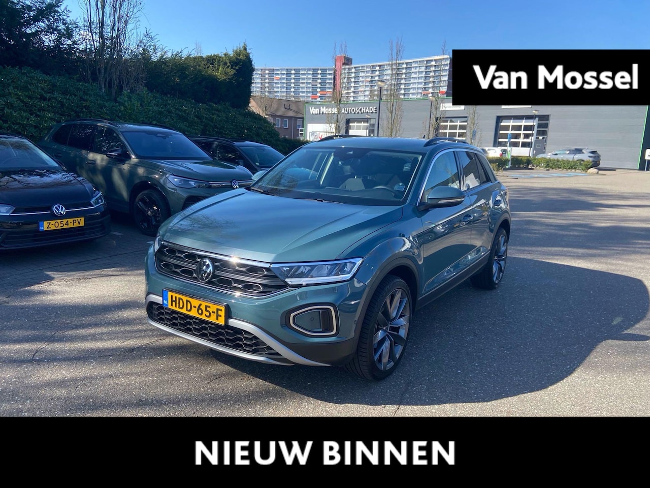 Volkswagen T-Roc - 1.0 TSI Life Edition | 116 PK | Trekhaak Afneembaar | Parkeer sensoren voor en achter | Pa - AutoWereld.nl
