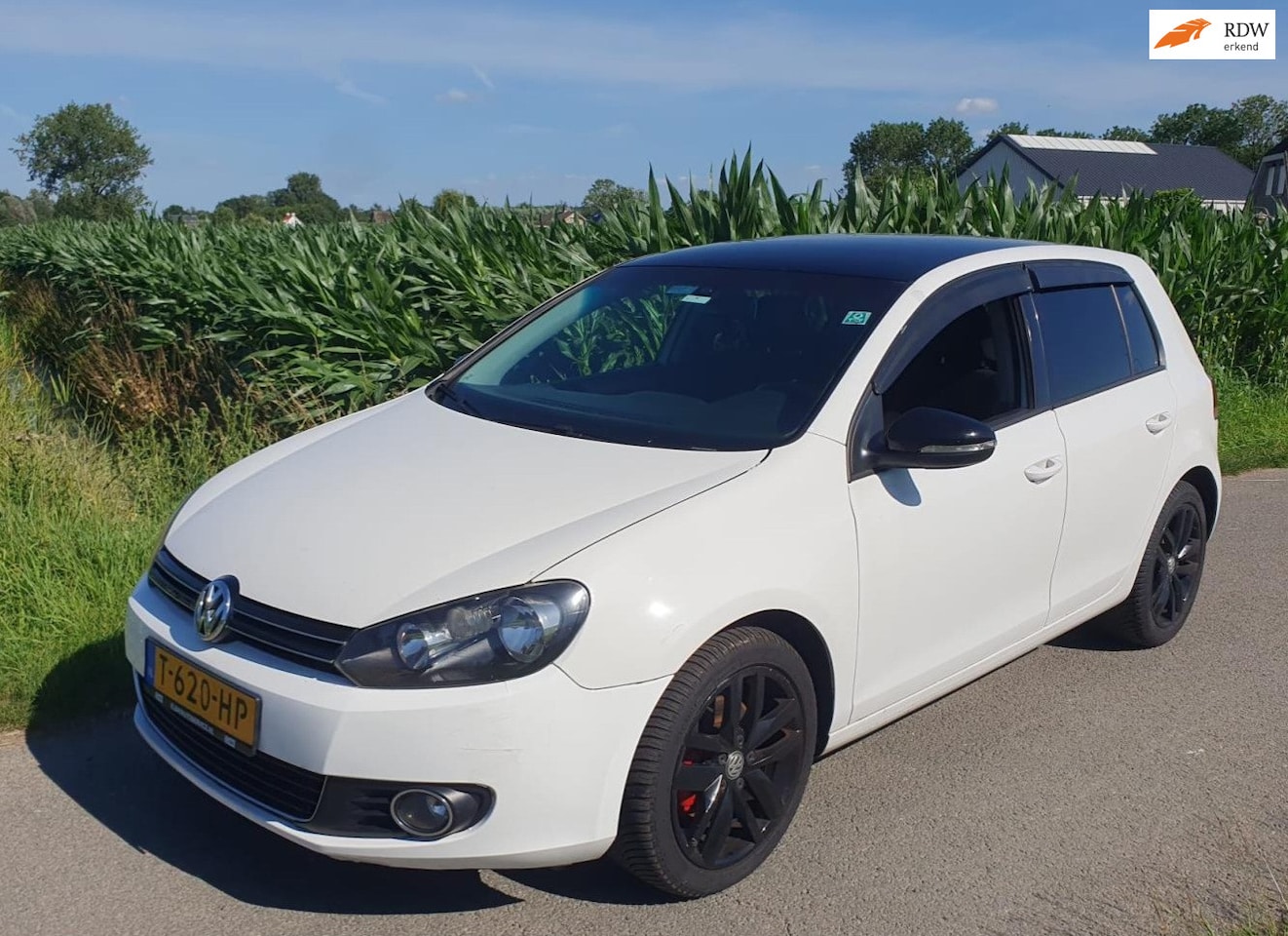 Volkswagen Golf - 2.0 TDI Highline CARPLAY NAVI PSENSOR CRUISE 2 X SLEUTELS - AutoWereld.nl