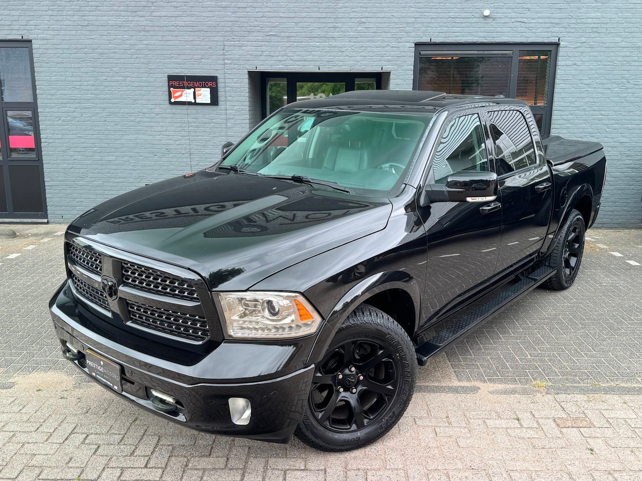 Dodge Ram 1500 - Laramie Night 5.7L V8 Hemi 401PK | LPG | Carplay / YouTube | Nieuwe banden - AutoWereld.nl