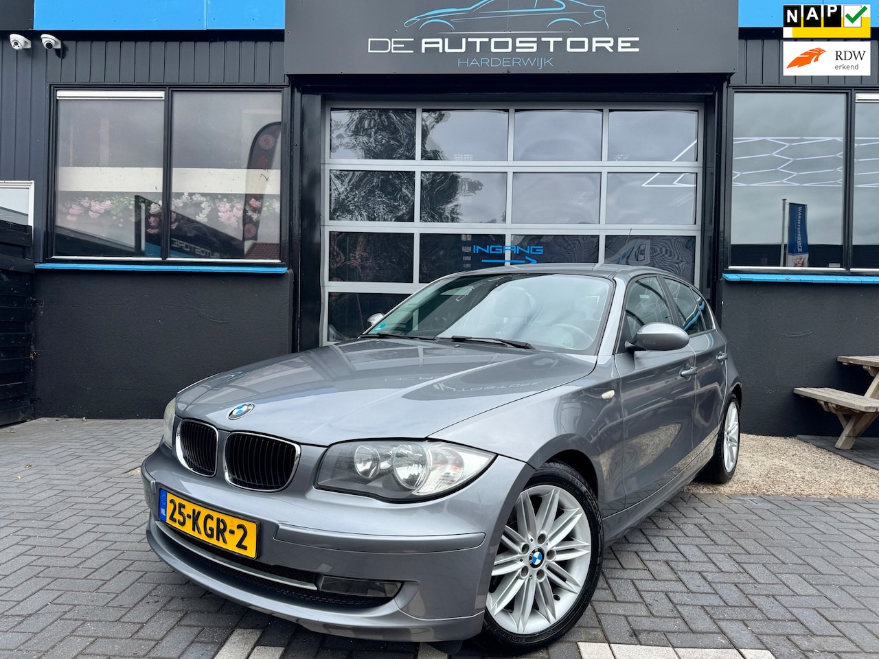 BMW 1-serie - 118i Business Line Airco Cruise Alpine Soundsysteem 17inch Zeer mooie auto!! - AutoWereld.nl