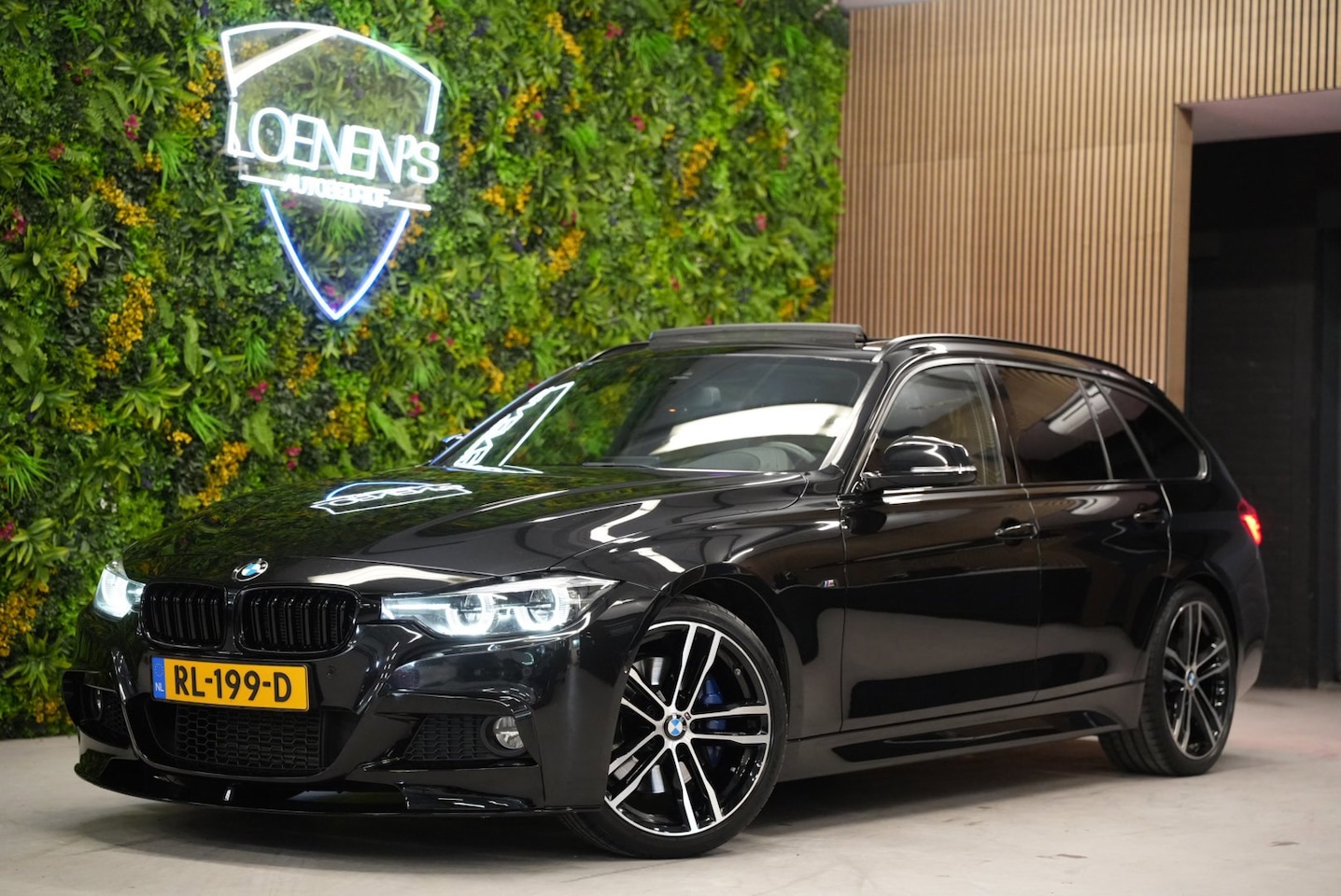 BMW 3-serie Touring - 318i M-Sport / Pano / Trekhaak / H&K / HUD / Memory - AutoWereld.nl