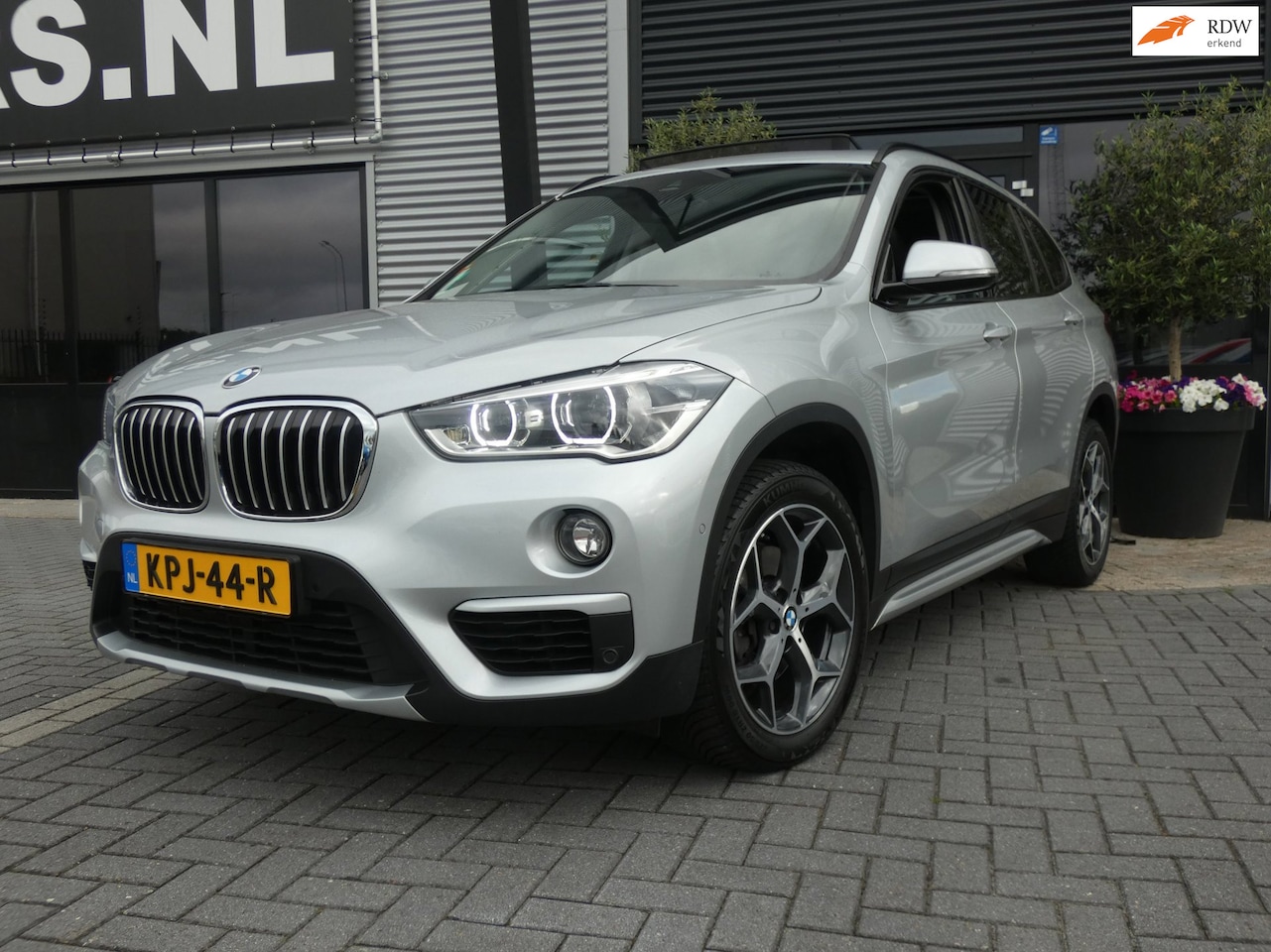BMW X1 - SDrive18i High Executive Airco|Eleck. pakket|LM|Pano dak - AutoWereld.nl