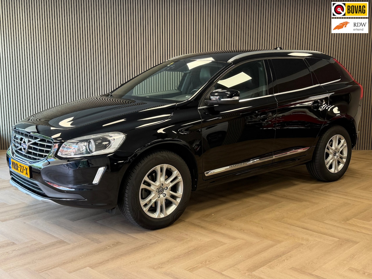 Volvo XC60 - AUT. *GRIJS KENTEKEN * KETTING VERVANGEN* TREKHAAK AIRCO NAVIGATIE LEDER CRUISE PDC STOELV - AutoWereld.nl