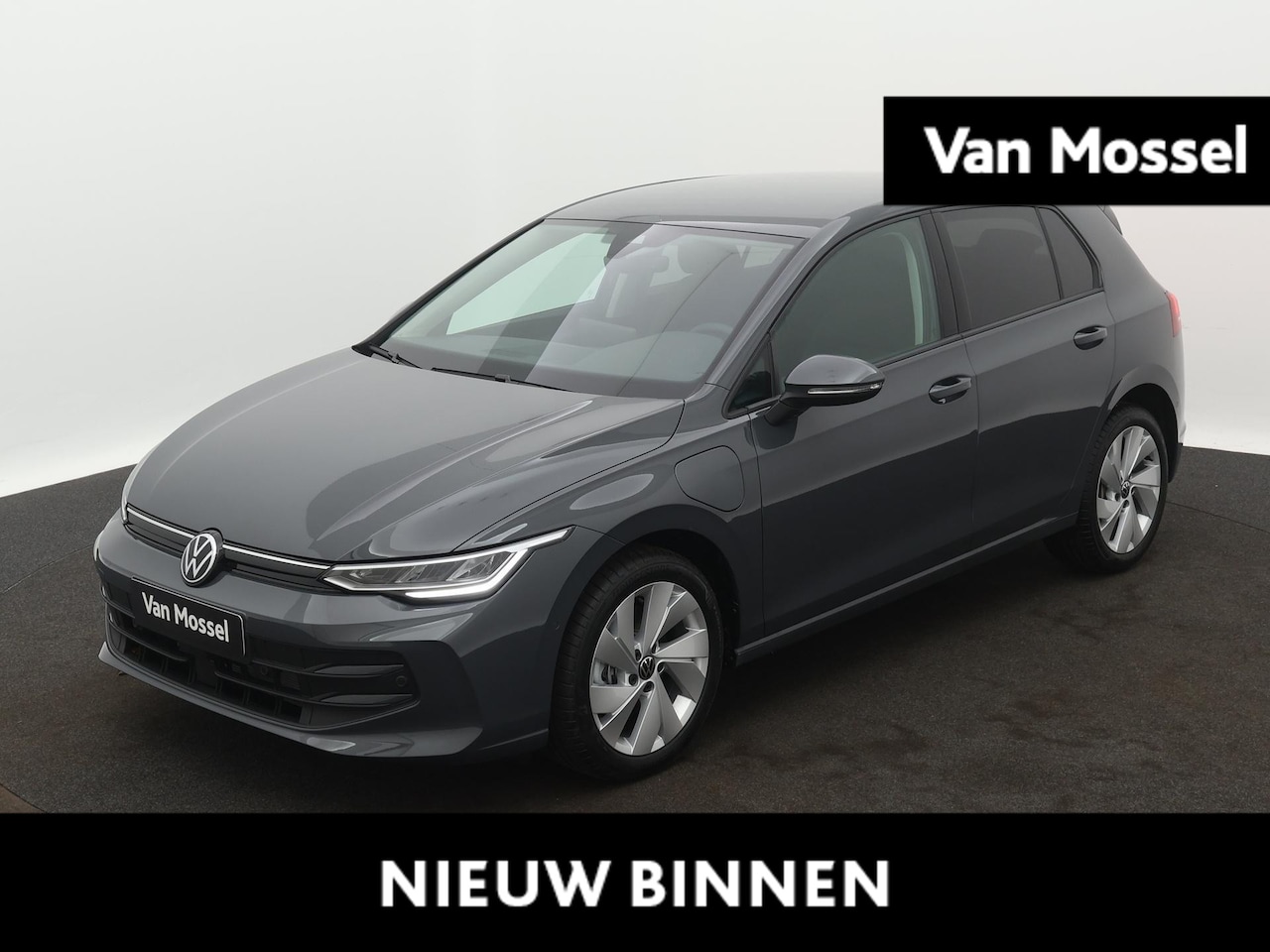 Volkswagen Golf - 1.5 eHybrid Life Edition 204 PK Automaat | #AD | Plug in Hybride | Trekhaak | Apple Carpla - AutoWereld.nl