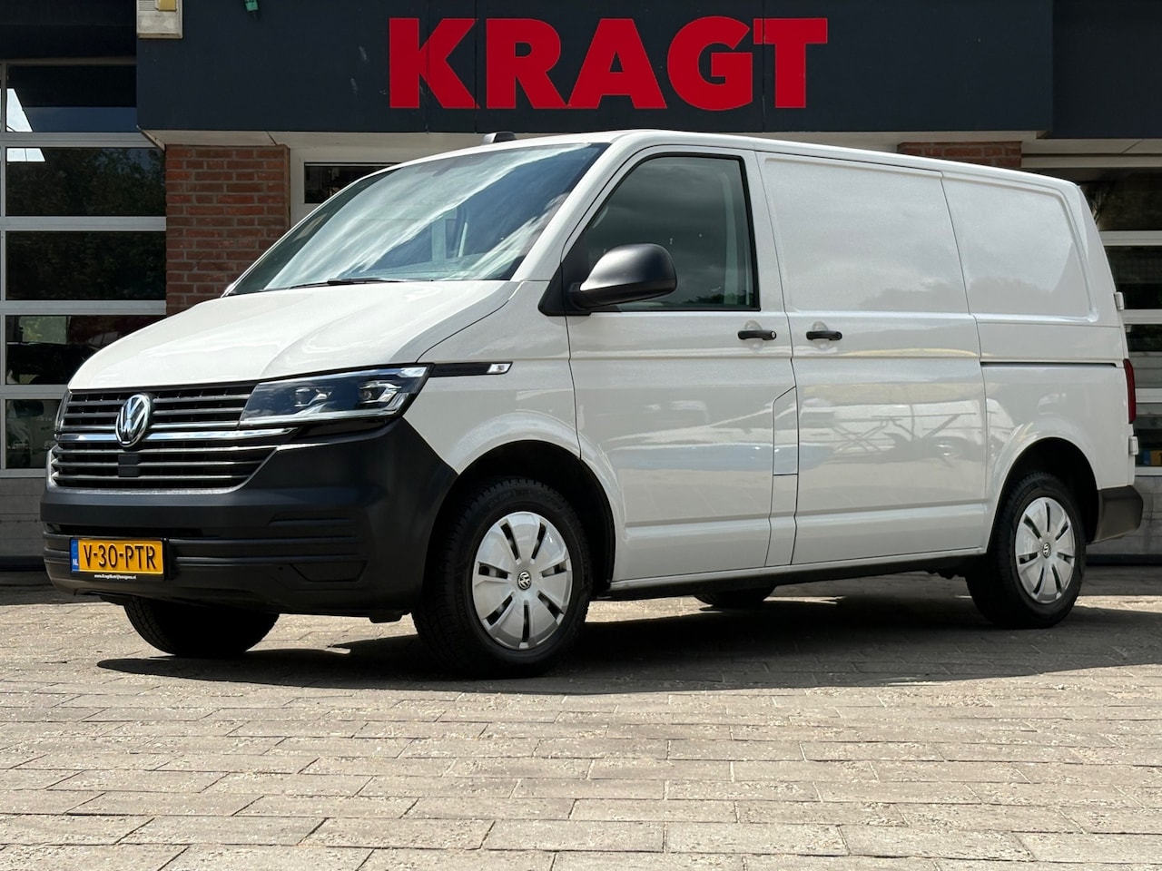 Volkswagen Transporter - 150PK|Automaat|standkachel|airco|LED|achteruitrijcamera|apple carplay|dubbele schuifdeuren - AutoWereld.nl