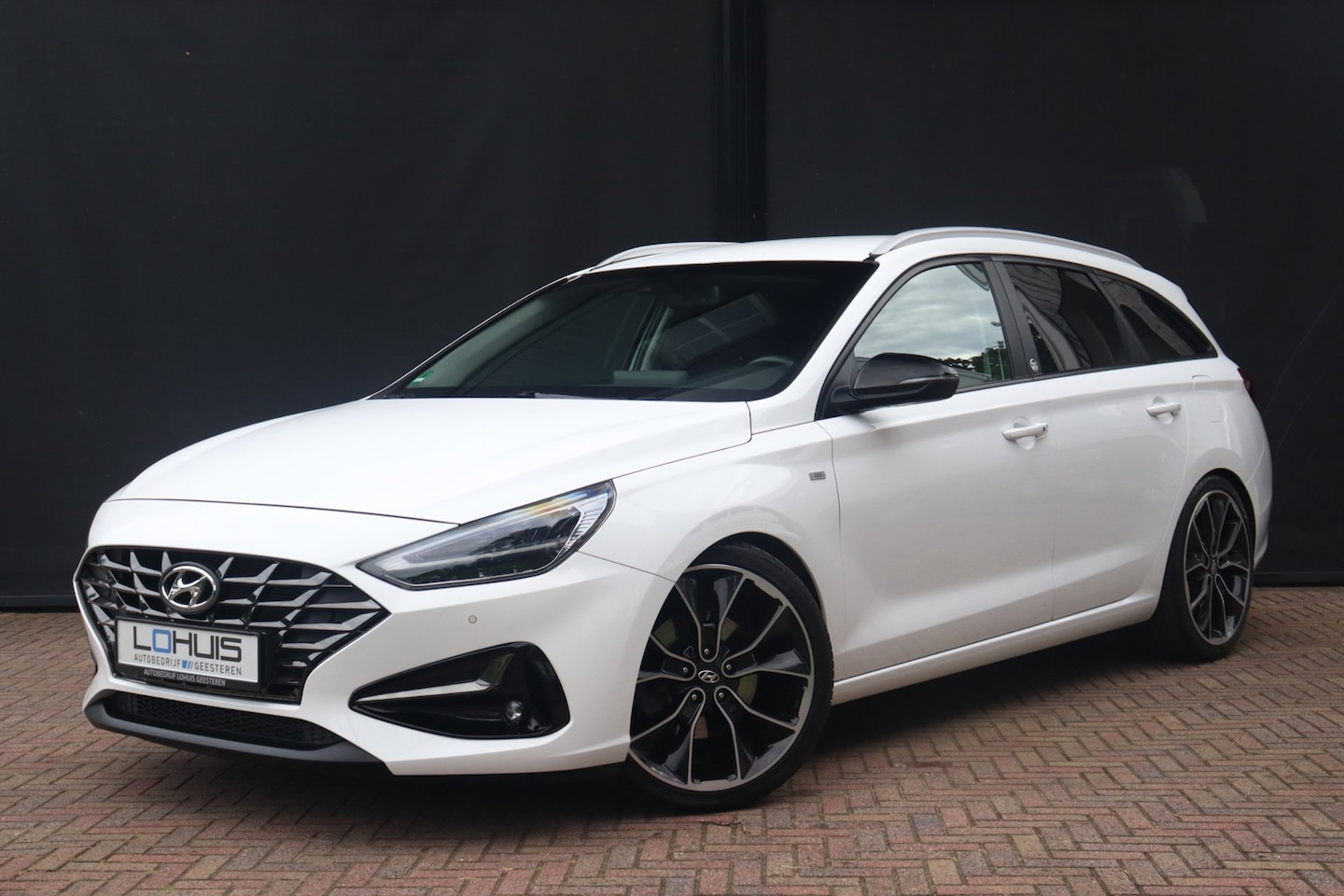 Hyundai i30 Wagon - 1.5 T-GDi MHEV Premium 1.5 T-GDi MHEV Premium - AutoWereld.nl