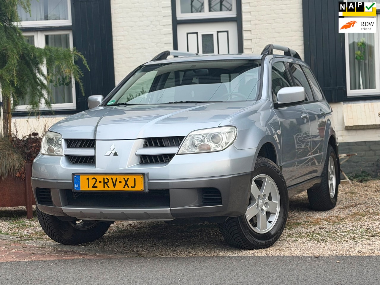 Mitsubishi Outlander - 2.0 Invite plus|Airco|Trekhaak|Goed onderhouden| - AutoWereld.nl