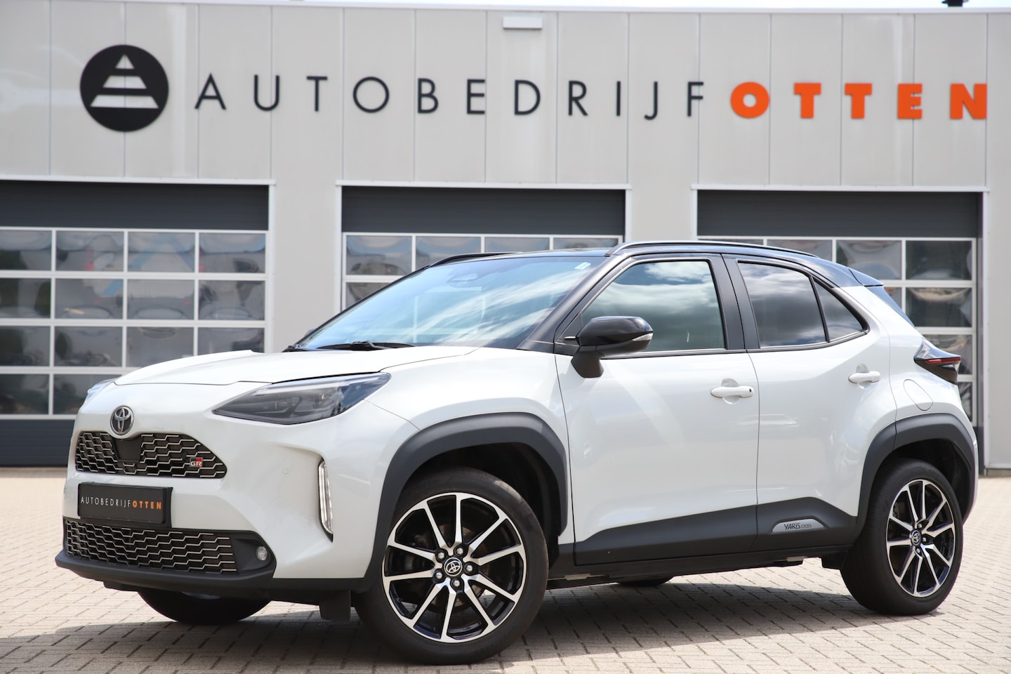 Toyota Yaris Cross - 1.5 Hybrid 130 GR SPORT | HEAD-UP | JBL-AUDIO | 18'' LM-VELGEN |PARK-SENSOREN | BLIND SPOT - AutoWereld.nl