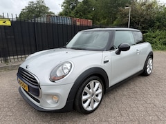 MINI Cooper - 1.5 Business Stoelverw/AC/Navi/Cruise