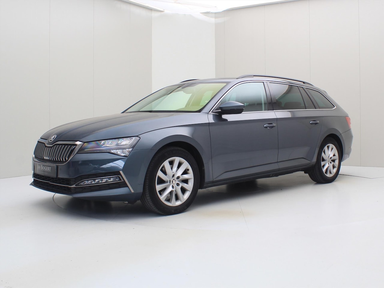 Skoda Superb Combi - 1.4 TSI iV PHEV 218PK DSG6 Ambition Business [ PHEV+TREKHAAK+STOELVERWARMING+NAVI+PDC - AutoWereld.nl