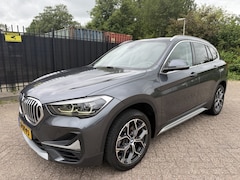 BMW X1 - sDrive20i VDL Nedcar Edition LED/Sportleer/HU/Stoelverw/Leer/Navi