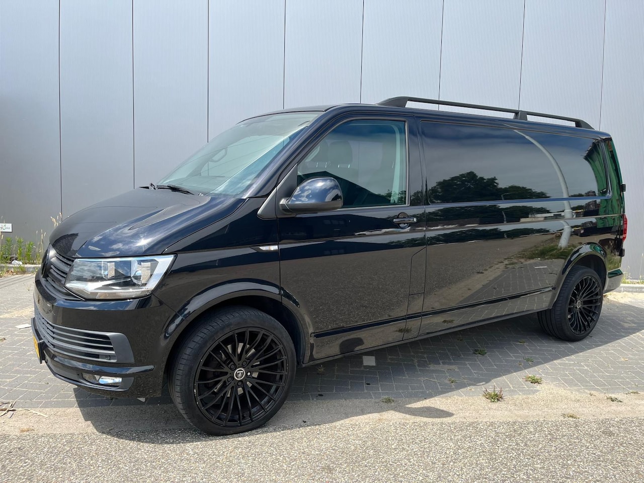 Volkswagen Transporter - 2.0 TDI L2H2 Highline Leder, lichtmetalen velgen, trekhaak - AutoWereld.nl