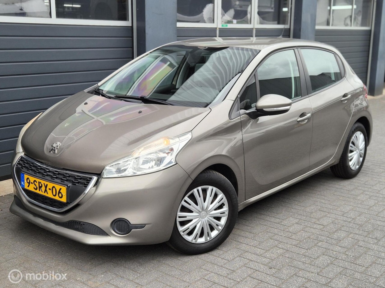 Peugeot 208 - 1.2 e-VTi Oxygo Automaat | AIRCO | ELEK RAMEN | NAVI | - AutoWereld.nl