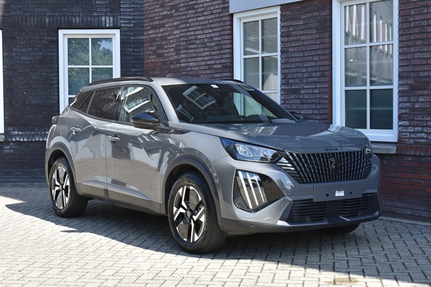 Peugeot e-2008 - Allure 50 kWh Wij zijn op afspraak geopend! Graag bellen voor uw komst. - AutoWereld.nl