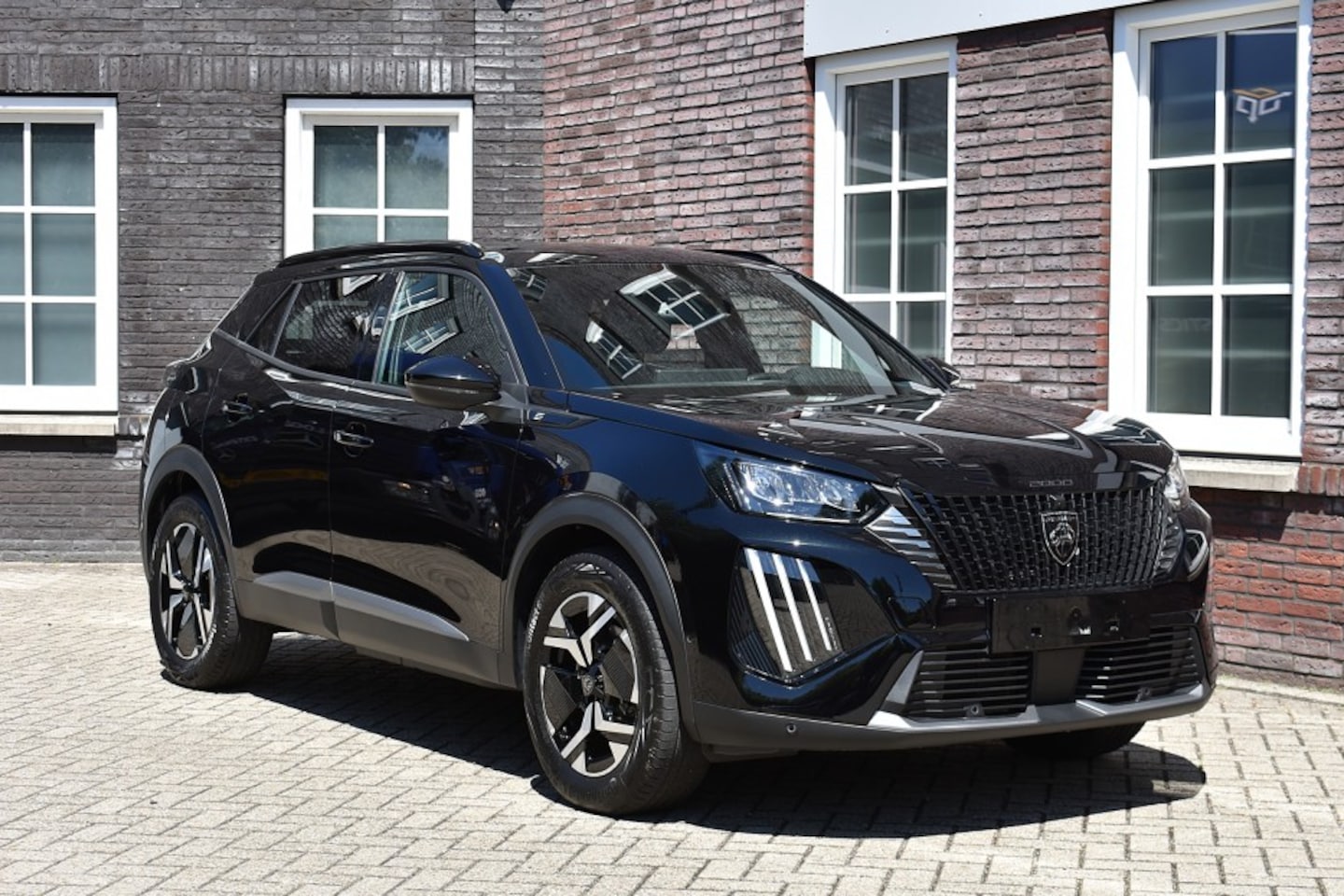 Peugeot e-2008 - Allure 50 kWh Wij zijn op afspraak geopend! Graag bellen voor uw komst. - AutoWereld.nl