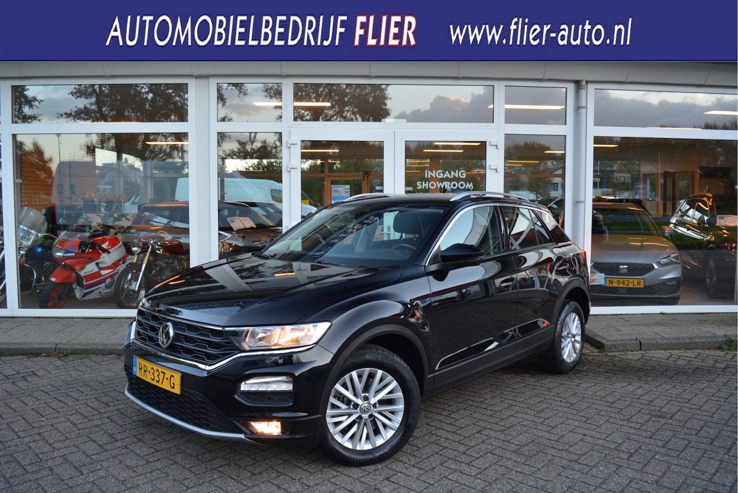 Volkswagen T-Roc - 1.0 116PK TSI Style | Adaptive | CarPlay | Trekhaak | Orig. NL | NAP - AutoWereld.nl
