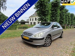 Peugeot 307 - 2.0-16V XT Cruisecontrol Climate control Pdc Trekhaak 5 Drs