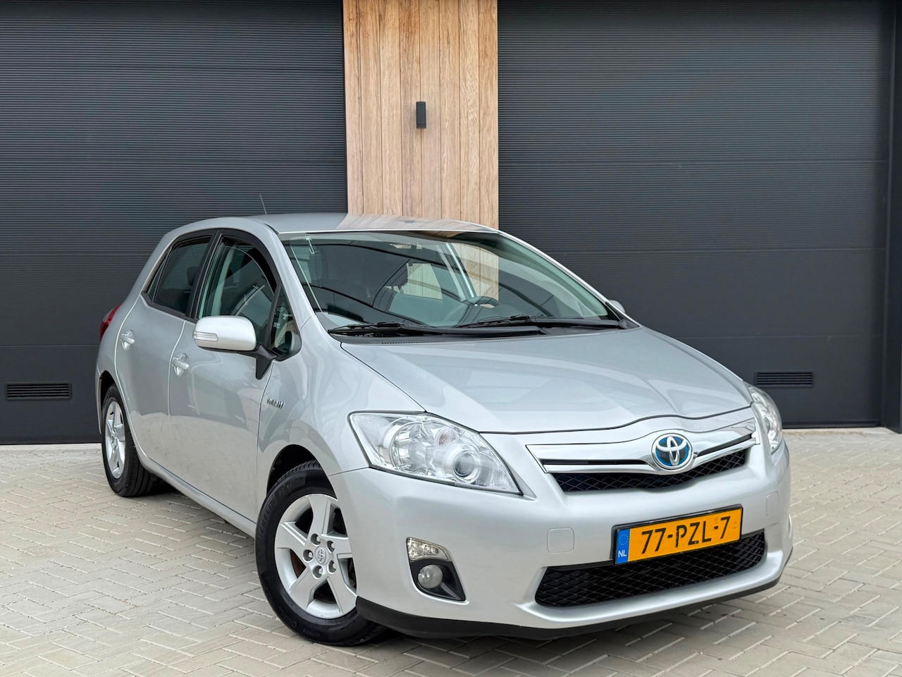 Toyota Auris - 1.8 Full Hybrid AUT (bj 2011) Navi|CarPlay|Clima|Grote beurt gehad! - AutoWereld.nl