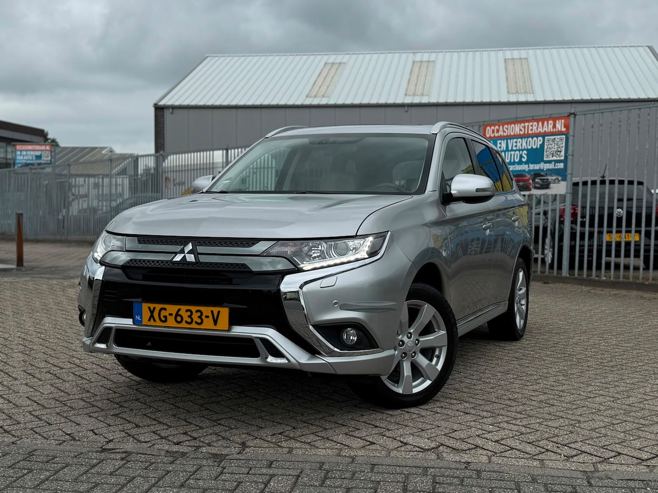 Mitsubishi Outlander - 2.4 PHEV Pure#Dak#Nap#Carplay#TwinMotor 4WD - AutoWereld.nl