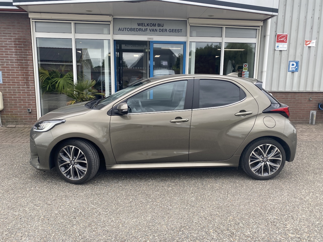 Toyota Yaris - 1.5 Hybrid Executive 1.5 Hybrid Executive - AutoWereld.nl