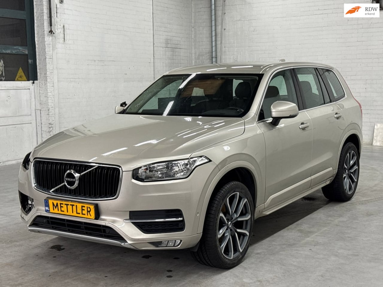 Volvo XC90 - 2.0 D5 AWD MOMENTUM Carplay|Trekhaak - AutoWereld.nl