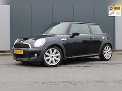MINI Cooper S - 1.6 ONDERDELEN DONOR AUTO. Rijdt niet, motor gedemonteerd (deels aanwezig) Interieur intac