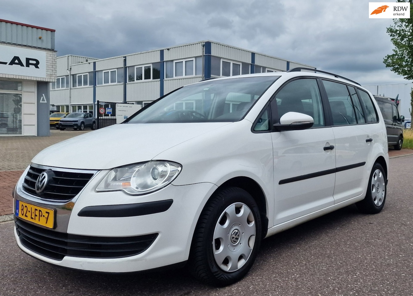 Volkswagen Touran - 1.4 TSI Trendline AUTOMAAT NAVI PSENSOR CRUISE - AutoWereld.nl