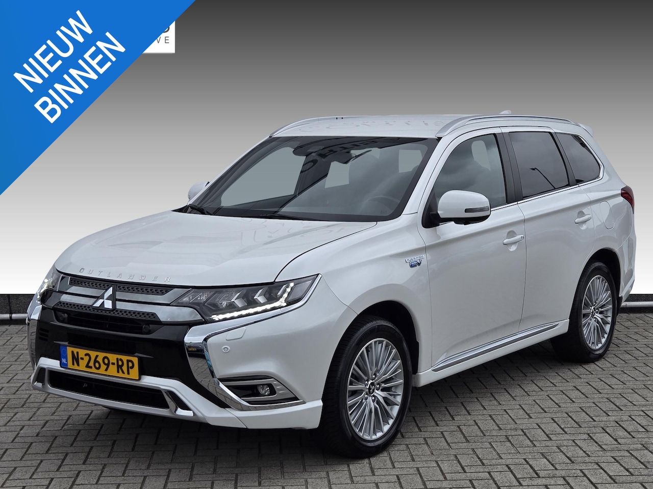 Mitsubishi Outlander - 2.4 PHEV Intense S | Dealeronderhouden| Metallic Wit | Trekhaak 1500KG| - AutoWereld.nl