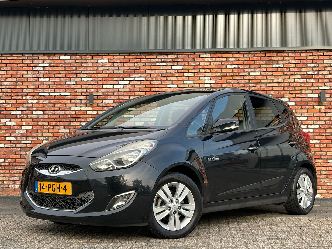 Hyundai ix20 - 1.6i i-Catcher Pano Trekhaak Nav/Cruise Clima Leer Hoogzitter Voll.Onderhouden! - AutoWereld.nl